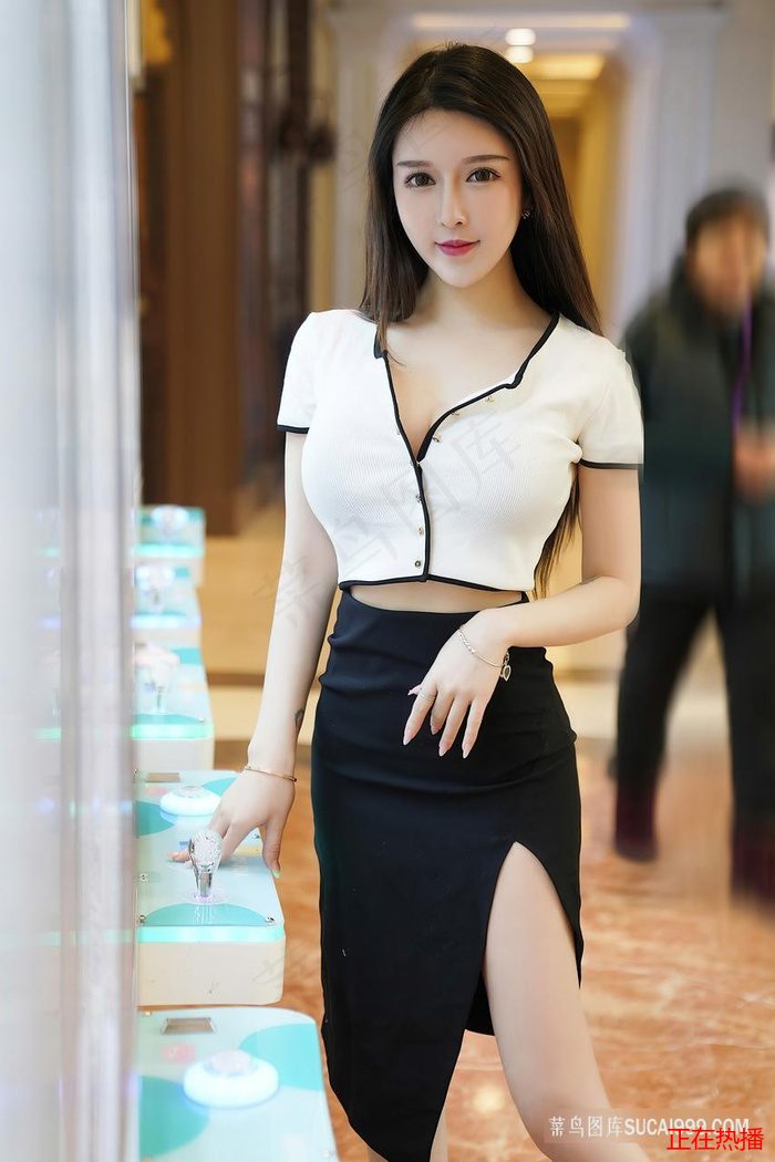女儿不认真学习被妈妈拖进大海