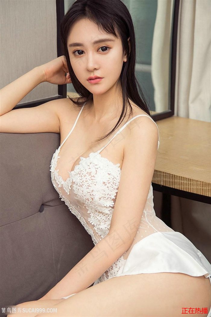 美女肚子疼
